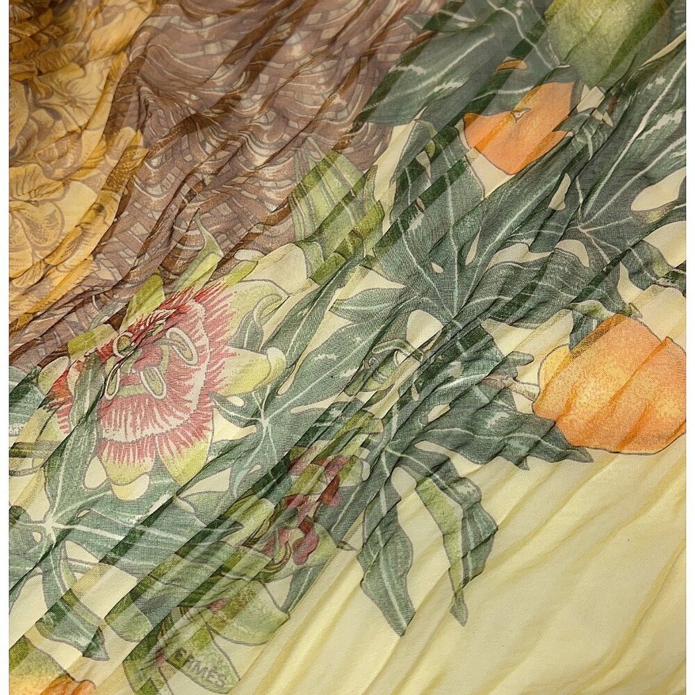 Hermès Passiflores Plissé Silk Chiffon Scarf 90cm w/ Box - Picture 6 of 10